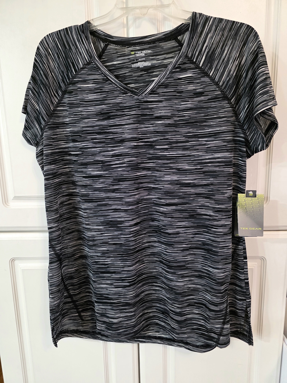 NWT Tek Gear Black and White Space-Dye V-Neck Active Tee Size Large
